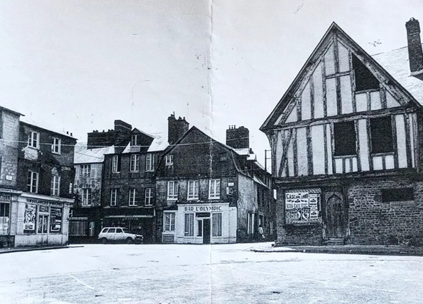 Croisement des rues des Chapeliers, Boudrie et de la place du marché, 1984